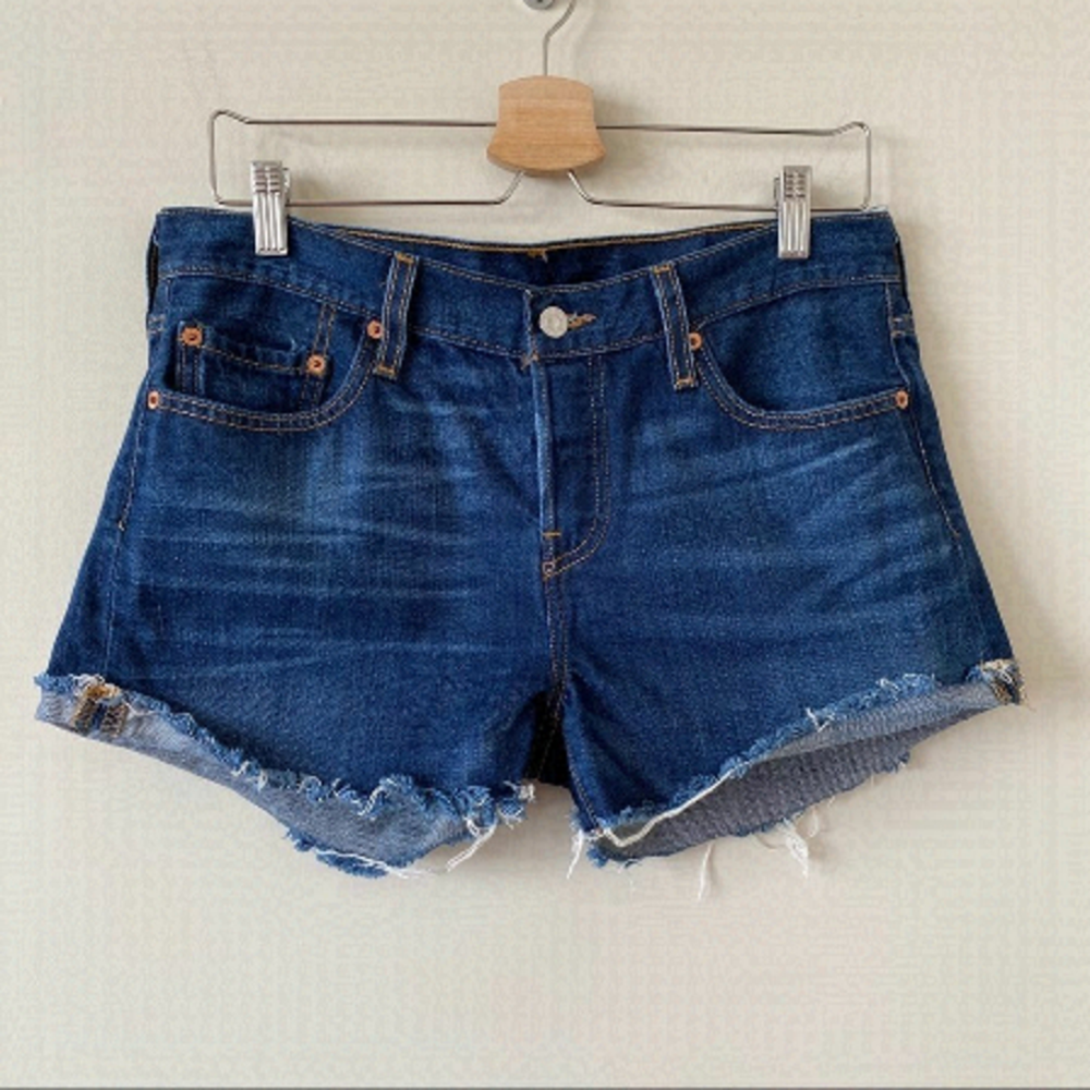 LEVI’S 501 Raw Hem Medium Wash Button Fly Short